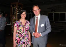 Bert-Jan Ruissen, die deelnam aan het debat namens de SGP, samen met zijn vrouw Mirjam.